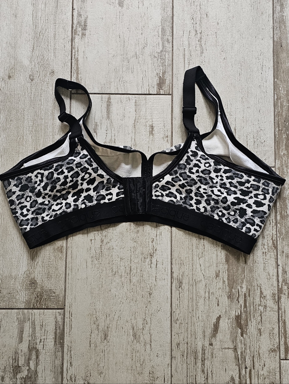 Cacique Leopard Print Wireless Bra - Black & White 46DD - Picture 2 of 3